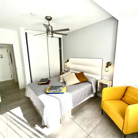 Apartment Cozy Flat With Amazing Roof In